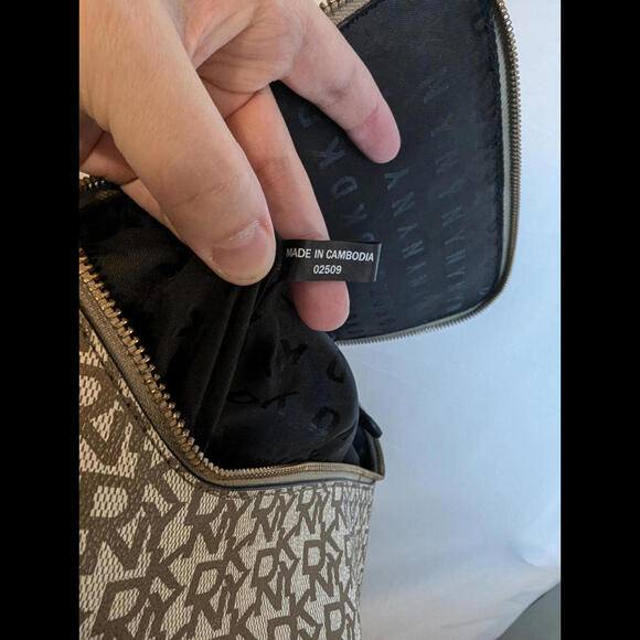 DKNY Bradee Signature Backpack Bag Flap Closure Logo Pattern Beige Original - Picture 9 of 12